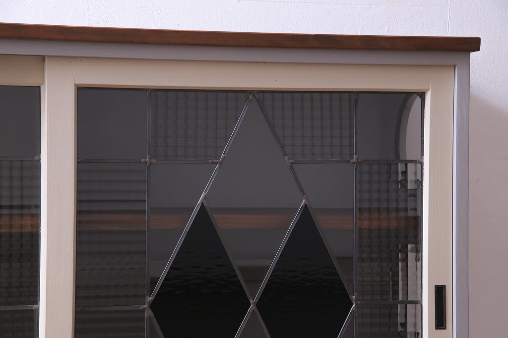 ラフジュ工房オリジナル　古建具リメイク　ステンドグラス入りのモダンな戸棚(収納棚、サイドボード)