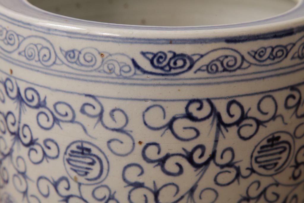 アンティーク雑貨　和製アンティーク　小振り　唐草と寿文様が描かれた珍しい図柄の火鉢(手あぶり)