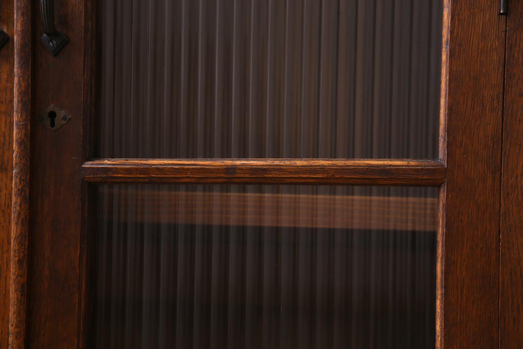 レトロ家具　昭和初期　ナラ材　モールガラス　レトロな雰囲気が味わい深い本箱(収納棚、キャビネット)