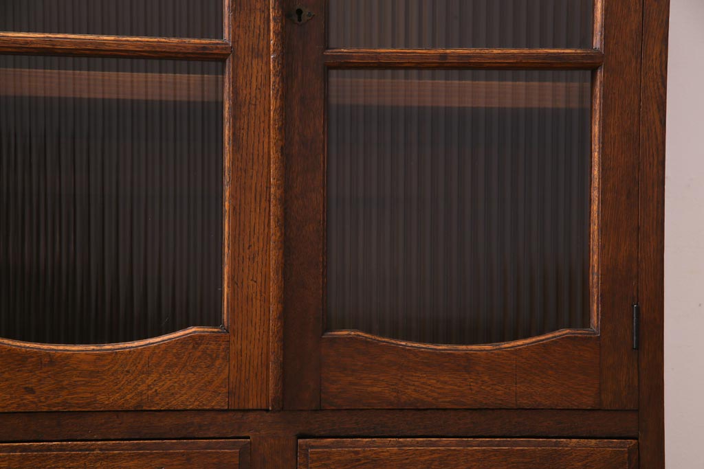 レトロ家具　昭和初期　ナラ材　モールガラス　レトロな雰囲気が味わい深い本箱(収納棚、キャビネット)
