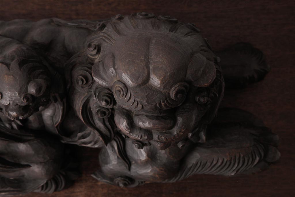 アンティーク雑貨　和製アンティーク　縁起物　総ケヤキ材　木彫りの玉獅子(置き物)