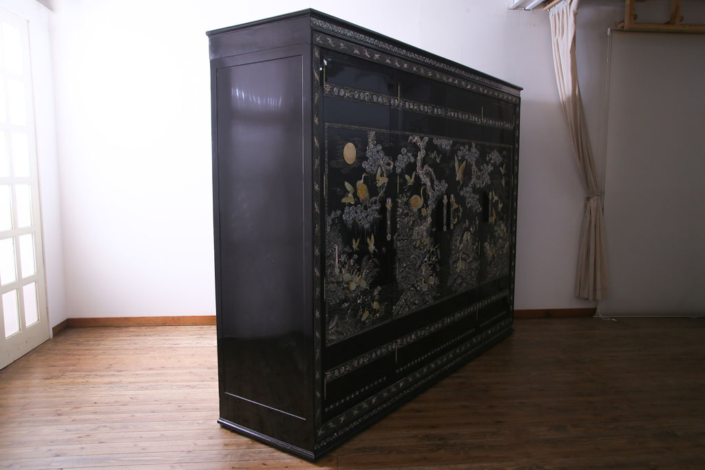 中古　最高級品　豪華絢爛な装飾が存在感を放つ螺鈿細工のワードローブ(衣装ダンス、収納棚)(定価約300万円)