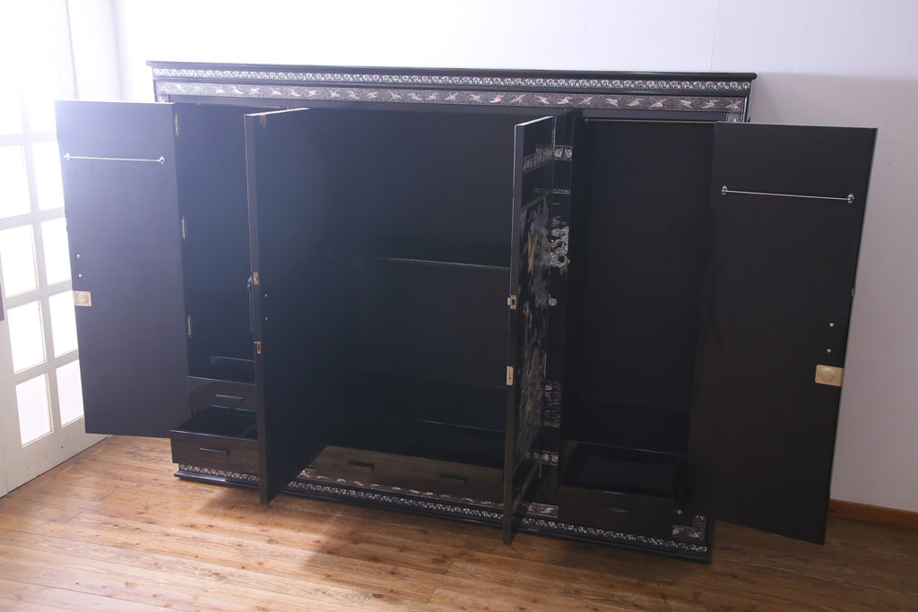 中古　最高級品　豪華絢爛な装飾が存在感を放つ螺鈿細工のワードローブ(衣装ダンス、収納棚)(定価約300万円)