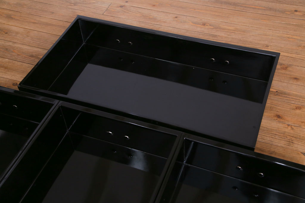 中古　最高級品　豪華絢爛な装飾が存在感を放つ螺鈿細工のワードローブ(衣装ダンス、収納棚)(定価約300万円)