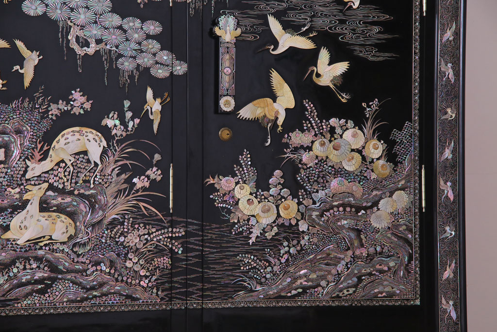 中古　最高級品　豪華絢爛な装飾が存在感を放つ螺鈿細工のワードローブ(衣装ダンス、収納棚)(定価約300万円)
