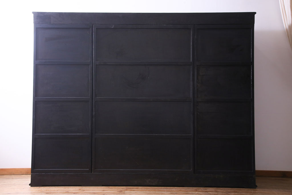 中古　最高級品　豪華絢爛な装飾が存在感を放つ螺鈿細工のワードローブ(衣装ダンス、収納棚)(定価約300万円)