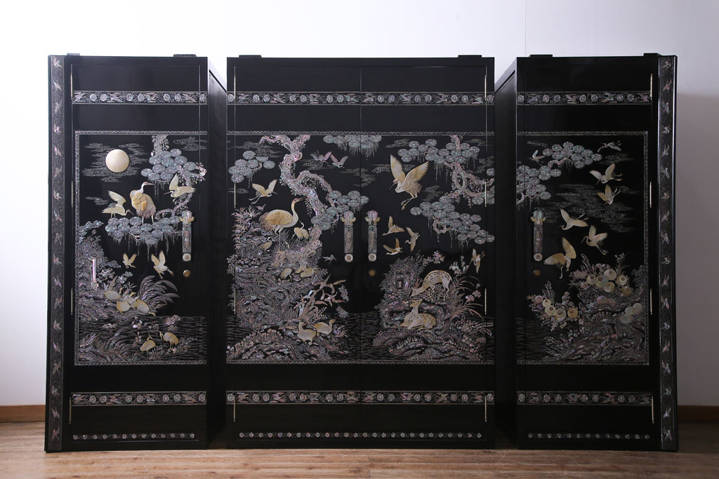 中古　最高級品　豪華絢爛な装飾が存在感を放つ螺鈿細工のワードローブ(衣装ダンス、収納棚)(定価約300万円)