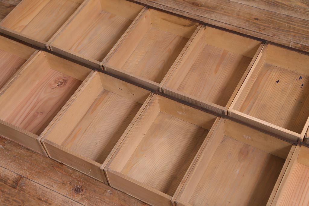 ラフジュ工房オリジナル　リメイク家具　モールガラス入り　古い引き出しを使ったレトロな雰囲気の収納棚(リビングボード、食器棚)