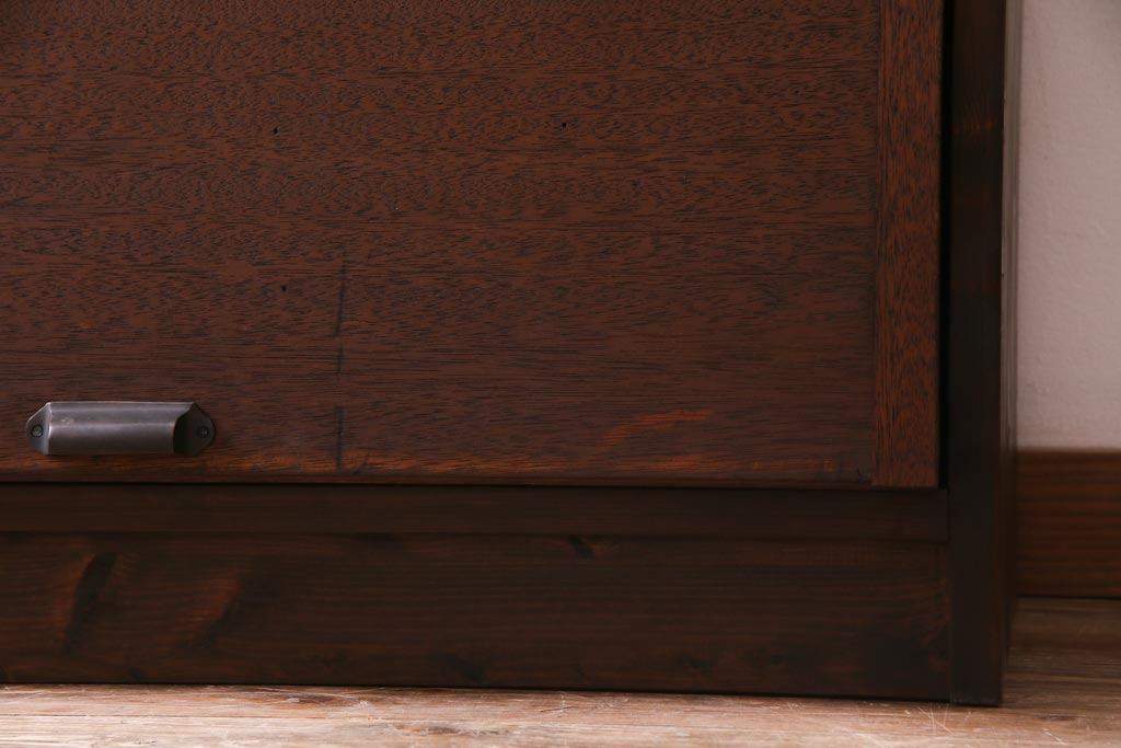 ラフジュ工房オリジナル　リメイク家具　パタパタ扉がお洒落な雰囲気醸し出す収納棚(戸棚、サイドボード)