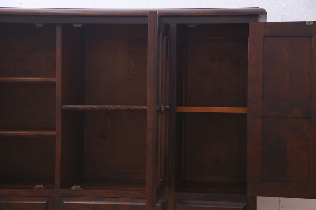 中古　北海道民芸家具　#138　落ち着いた色味のクラシカルなサイドボード(収納棚、戸棚)(1)