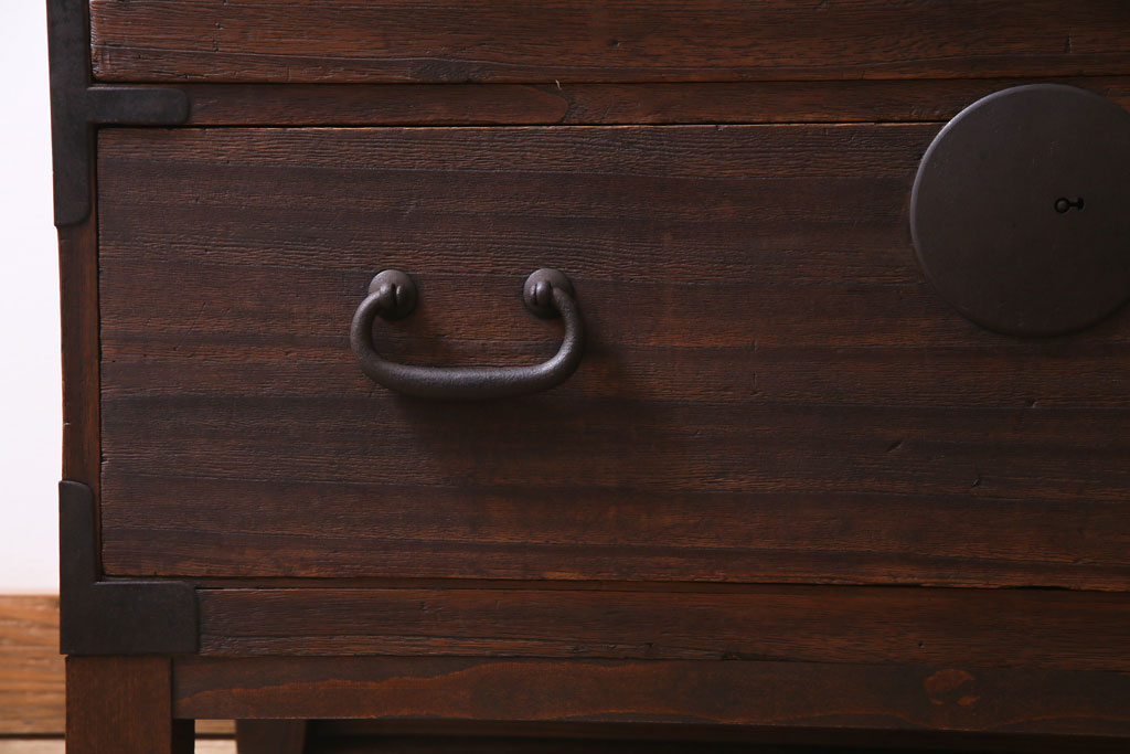 リメイク家具　桐材　素朴な佇まいの脚付き箪笥ローボード(チェスト、引き出し、桐箪笥、桐たんす)