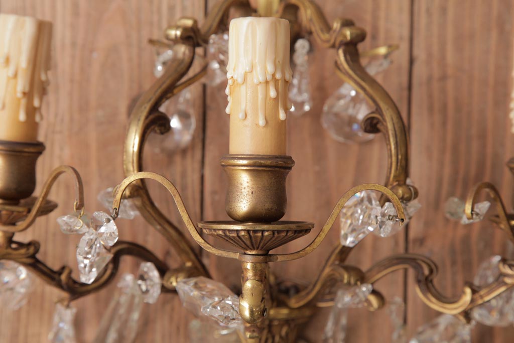 フランスビンテージ　ガラスドロップが煌めく壁掛けシャンデリア(3灯、照明、ウォールブラケット)(1)