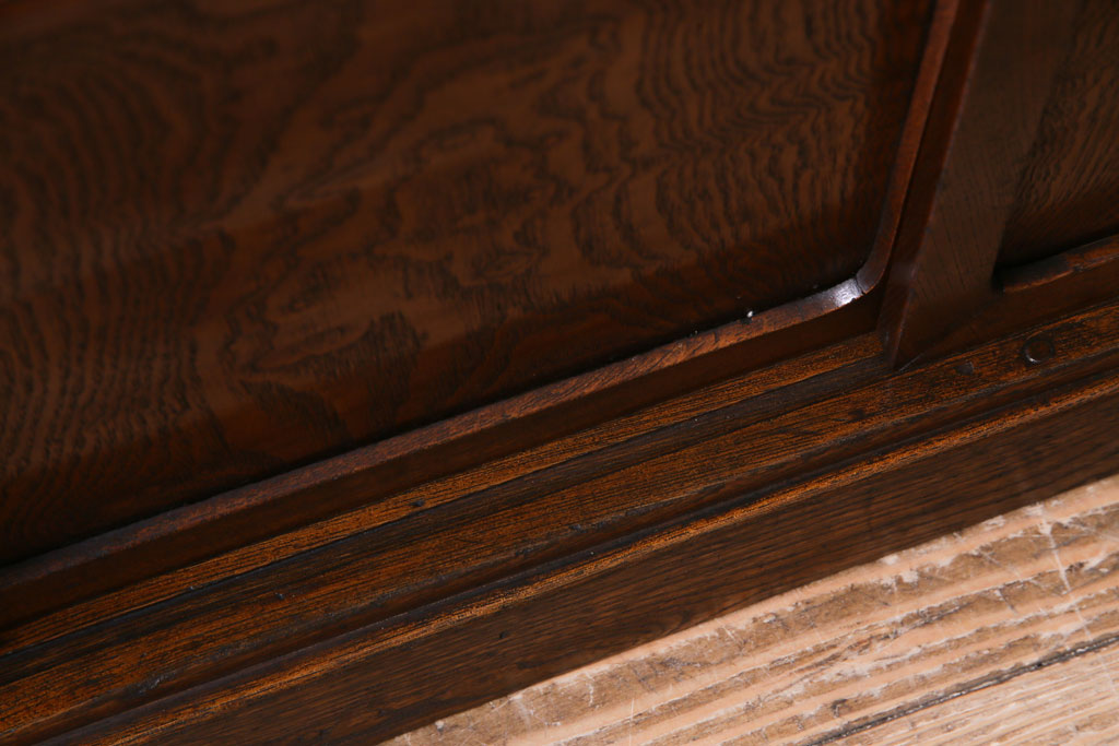 アンティーク家具　和製アンティーク　タモ材　玉杢が味のある雰囲気を漂わせる置き床(ローボード)