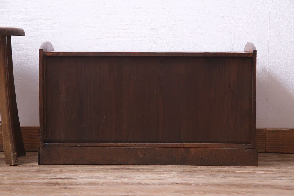 アンティーク家具　和製アンティーク　タモ材　玉杢が味のある雰囲気を漂わせる置き床(ローボード)