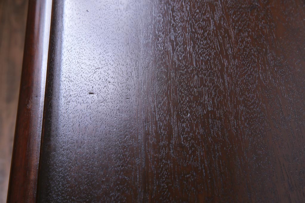 アンティーク家具　フランスアンティーク　マホガニー無垢材一枚板使用　優雅なデザインのカフェテーブル(ダイニングテーブル)