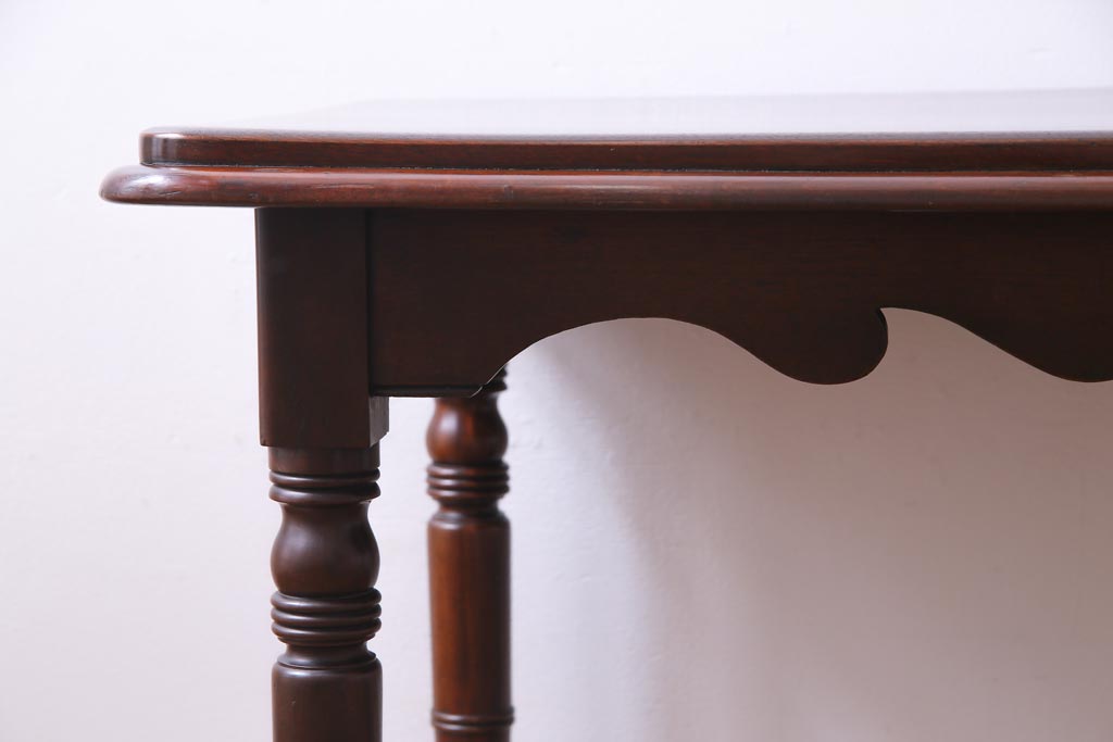 アンティーク家具　フランスアンティーク　マホガニー無垢材一枚板使用　優雅なデザインのカフェテーブル(ダイニングテーブル)