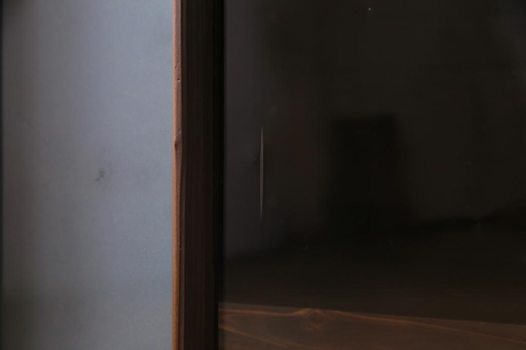リメイク家具　ダイヤガラス入り　古い建具を使ったレトロな雰囲気あふれるガラス戸棚(収納棚、サイドボード)