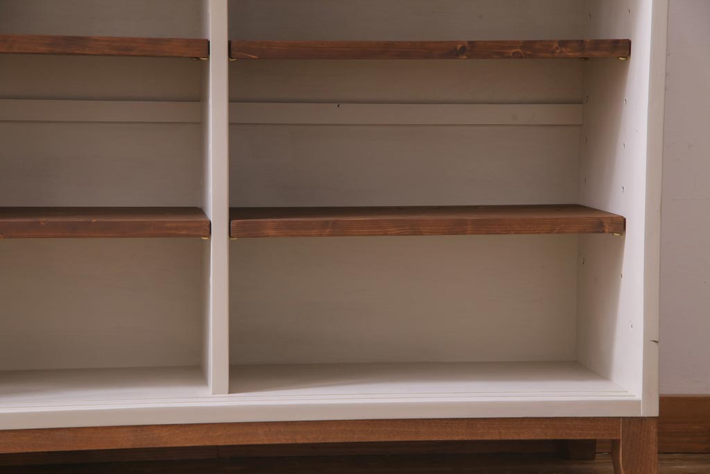 ペイント家具　古建具リメイク　モールガラス・ダイヤガラス　優しげであたたかみ感じる収納棚(ガラス戸棚、サイドボード)
