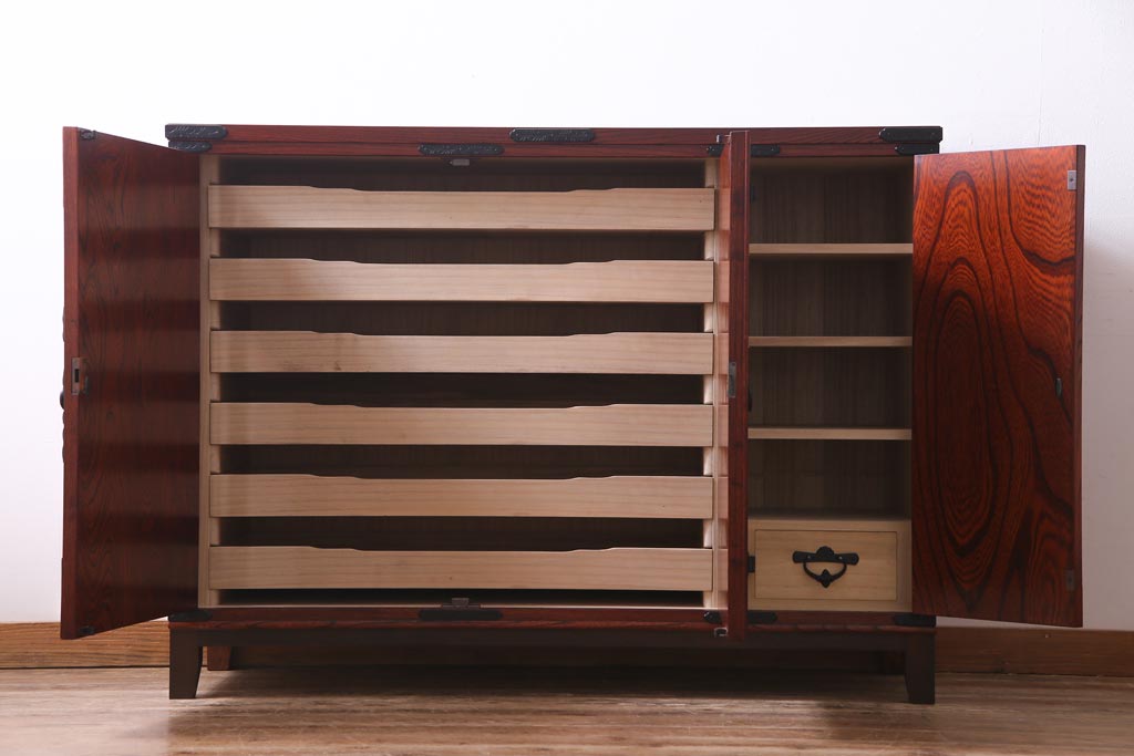 アンティーク家具　当店リメイク　岩谷堂箪笥　収納棚として使える2way脚付サイドボード(衣装箪笥、和タンス)