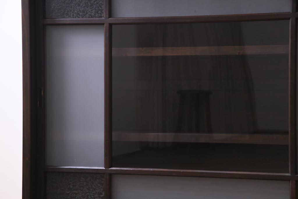 ラフジュ工房オリジナル　古建具リメイク　結霜ガラスとすりガラスが雰囲気引き立てる収納棚(リビングボード、戸棚)