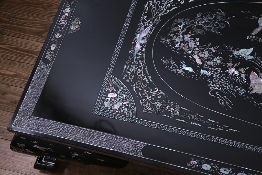 中古　民芸家具　ガラス天板付き　大振り　漆黒に映える螺鈿が美しい座卓(ローテーブル)(定価約100万円)