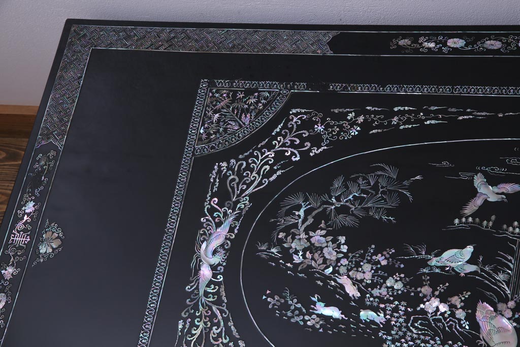 中古　民芸家具　ガラス天板付き　大振り　漆黒に映える螺鈿が美しい座卓(ローテーブル)(定価約100万円)
