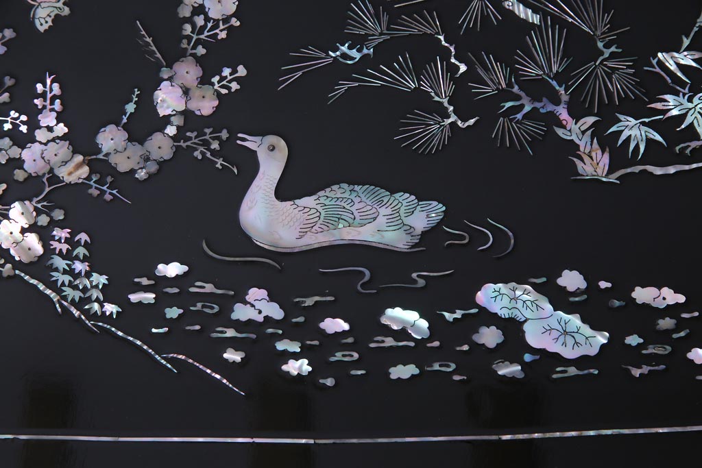 中古　民芸家具　ガラス天板付き　大振り　漆黒に映える螺鈿が美しい座卓(ローテーブル)(定価約100万円)