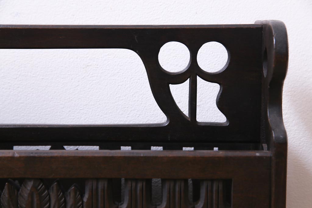 ヴィンテージ家具　ビンテージ　細かな彫刻が見事なマガジンラック(収納、本立て)