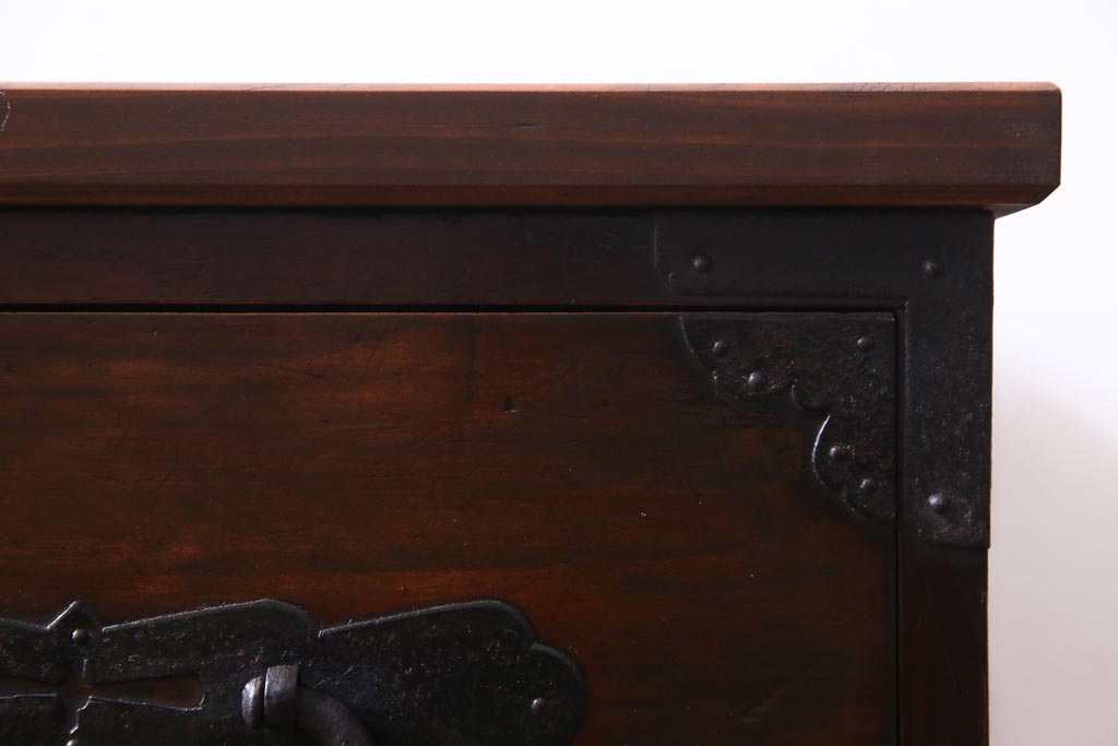 アンティーク家具　和製アンティーク　脚付き　時代箪笥をリメイクした味のあるリビングボード(箪笥ローボード)