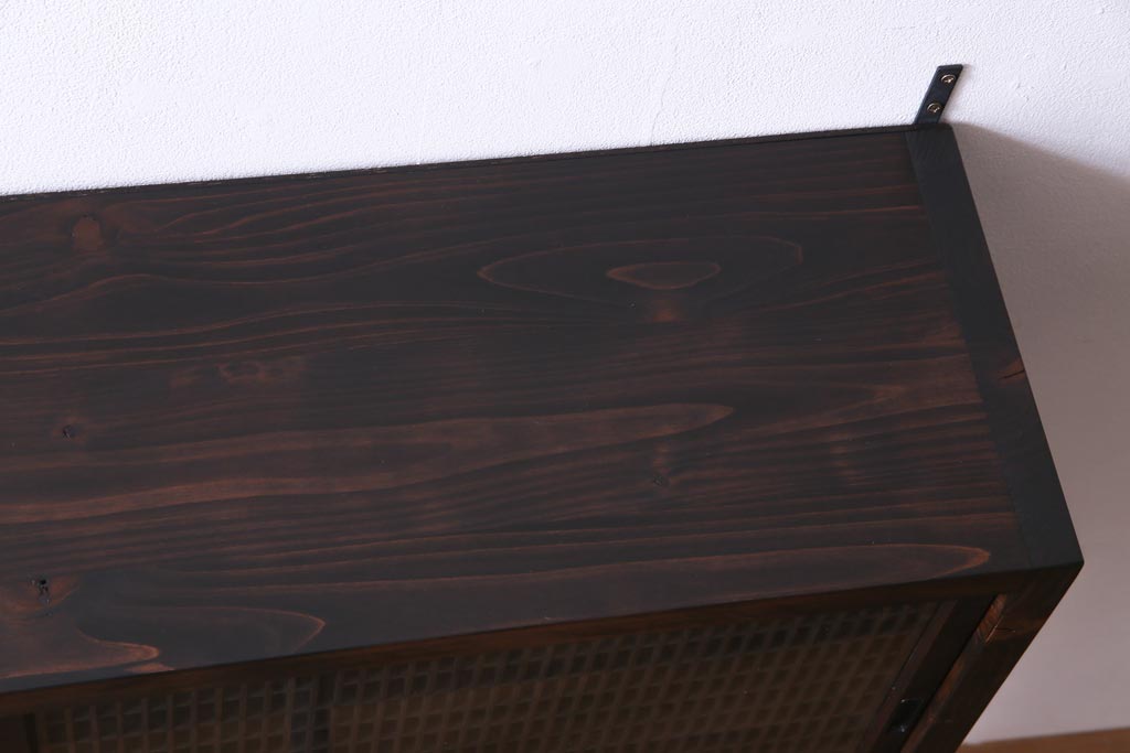 ラフジュ工房オリジナル　味わい深い建具をリメイクした壁掛け戸棚(ウォールシェルフ、収納棚)(1)
