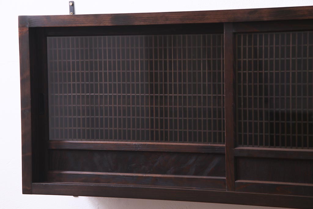 ラフジュ工房オリジナル　味わい深い建具をリメイクした壁掛け戸棚(ウォールシェルフ、収納棚)(1)
