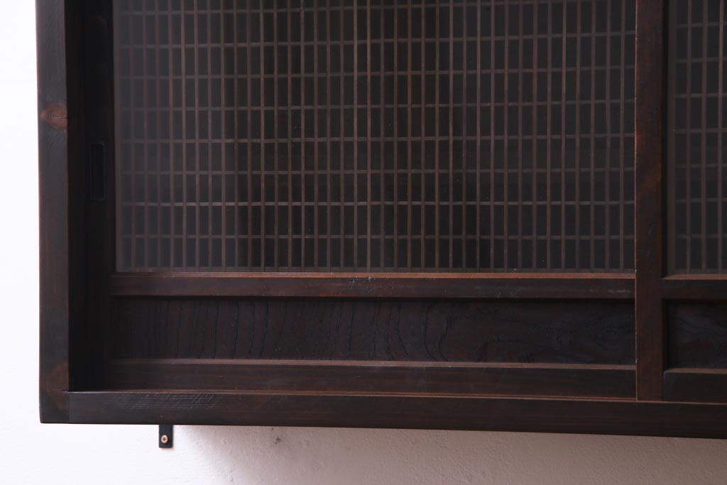 ラフジュ工房オリジナル　味わい深い建具をリメイクした壁掛け戸棚(ウォールシェルフ、収納棚)(2)