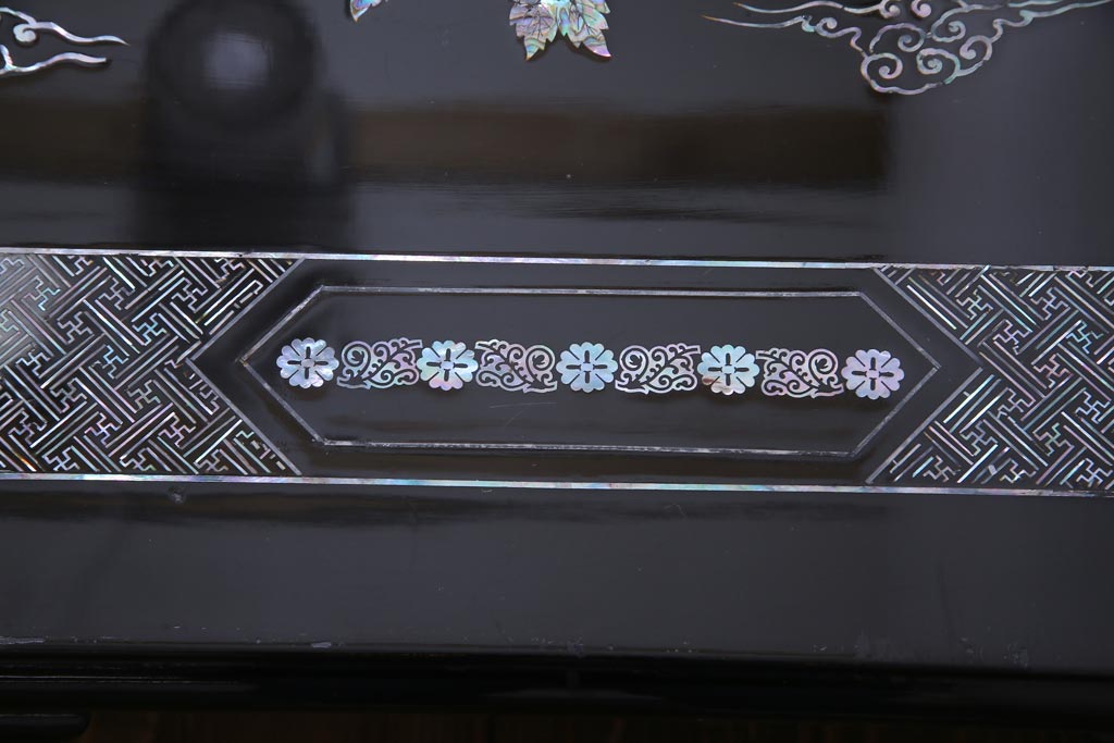 中古　民芸家具　ガラス天板付き　鳳凰　気品漂う螺鈿細工の座卓(ローテーブル)