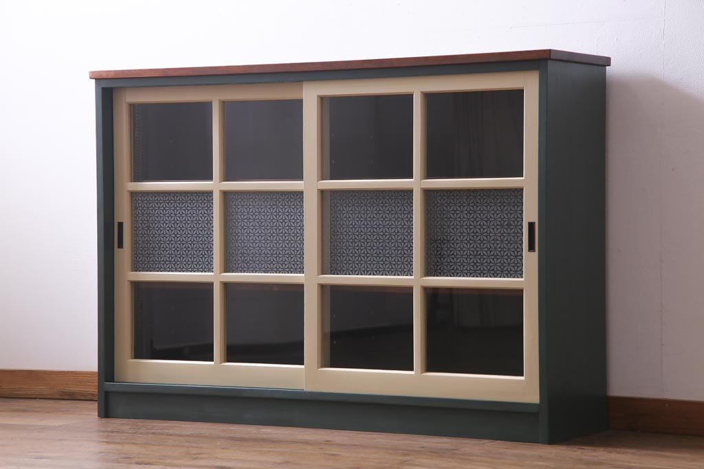 当店オリジナルガラス入り ペイント家具 古い建具をリメイクしたレトロ
