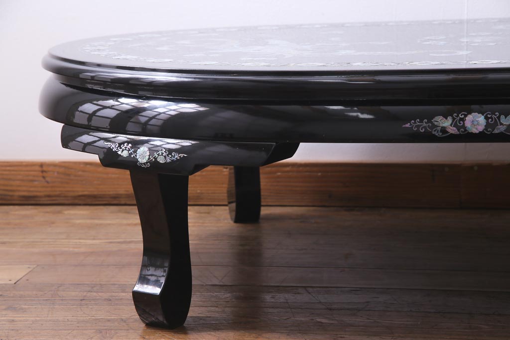 中古　民芸家具　オーバル型　煌びやかな螺鈿細工の座卓(ローテーブル、センターテーブル)(定価約74万円)