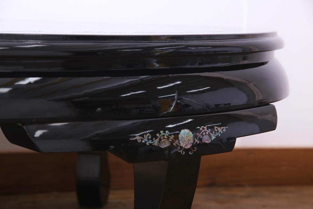 中古　民芸家具　オーバル型　煌びやかな螺鈿細工の座卓(ローテーブル、センターテーブル)(定価約74万円)