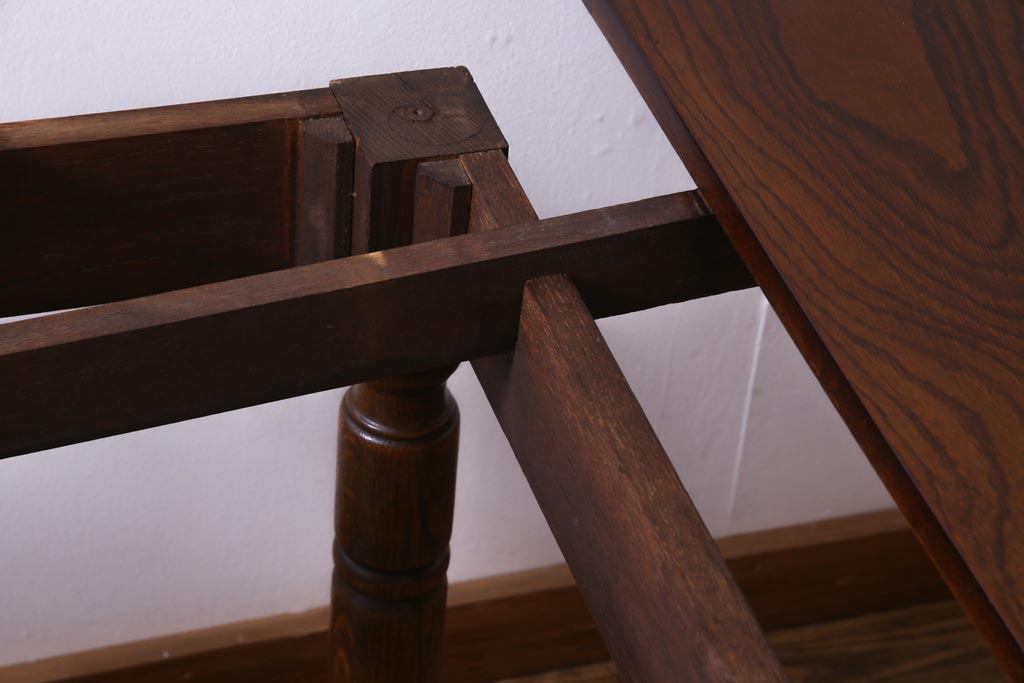 ヴィンテージ家具　イギリスビンテージ　木の温もり溢れるエクステンションテーブル(ダイニングテーブル)