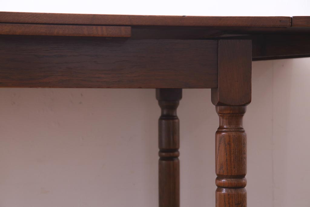 ヴィンテージ家具　イギリスビンテージ　木の温もり溢れるエクステンションテーブル(ダイニングテーブル)