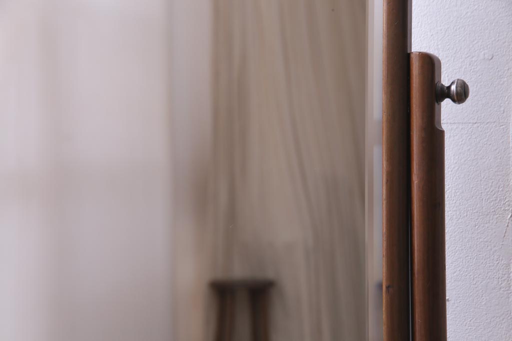 アンティーク雑貨　昭和初期　桑材製　指物家具　なめらかなフォルムが柔らかな雰囲気醸し出す姿見(鏡、ミラー)