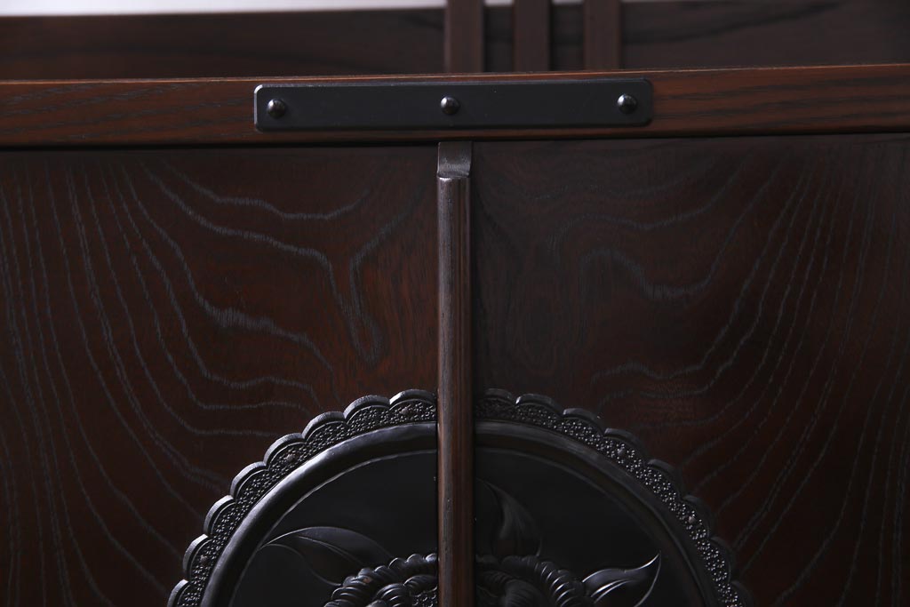 中古　民芸家具　牡丹の飾り金具が品格を添える飾り棚(サイドボード)