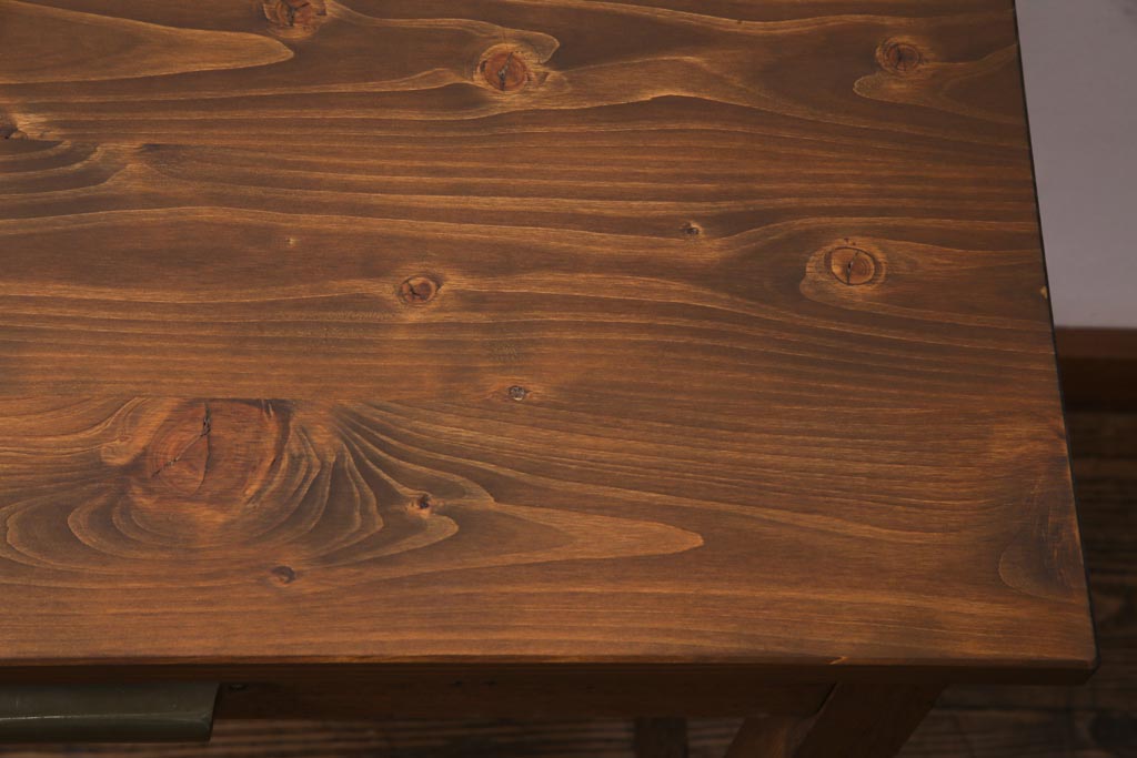 レトロ家具　和製アンティーク　レトロで素朴な雰囲気漂う平机(コーヒーテーブル)