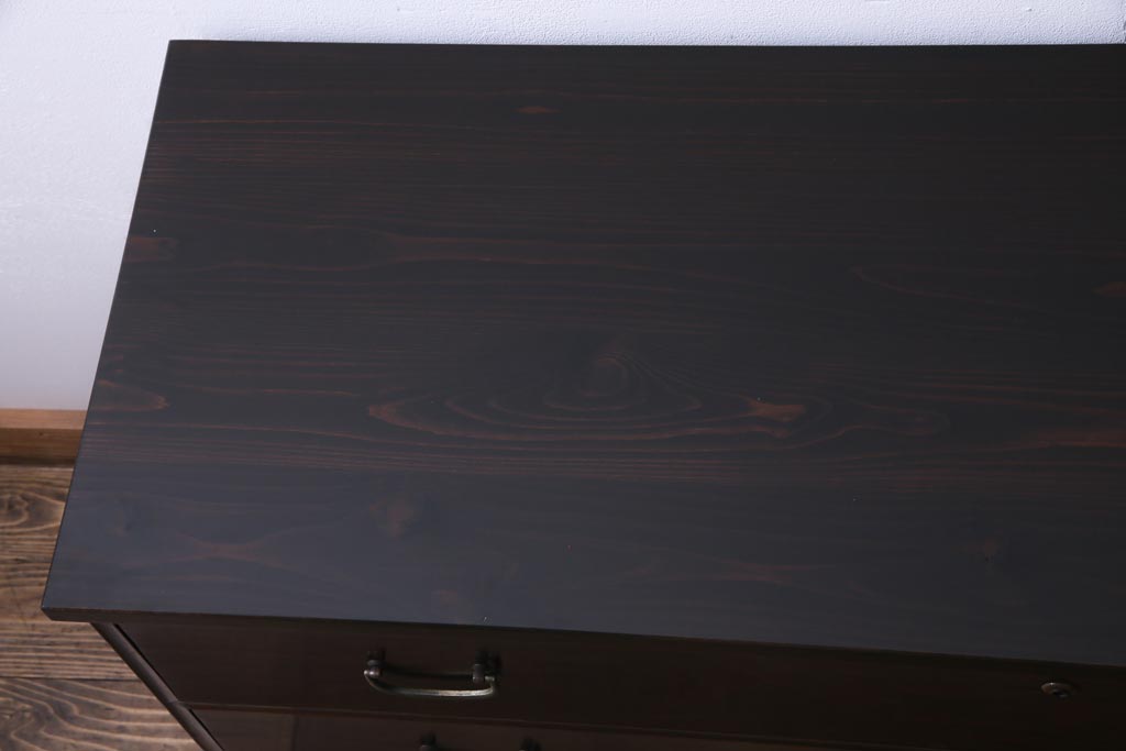アンティーク家具　リメイク品　鉄脚付き　黒檀の艶が気品のあるシックモダンなチェスト(リビングボード、引き出し)