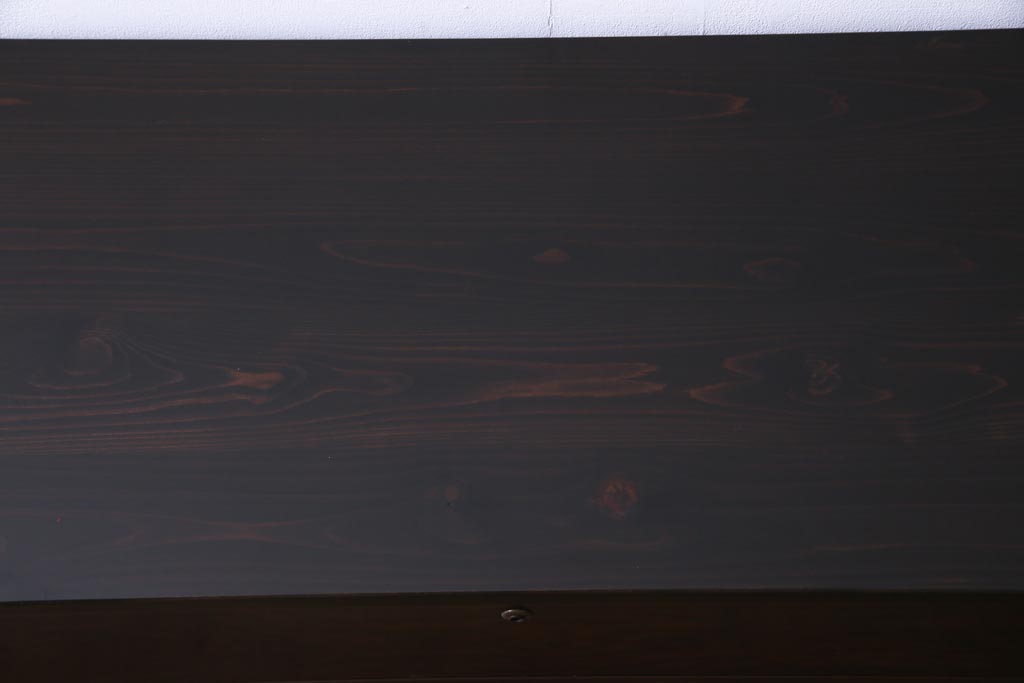 アンティーク家具　リメイク品　鉄脚付き　黒檀の艶が気品のあるシックモダンなチェスト(リビングボード、引き出し)