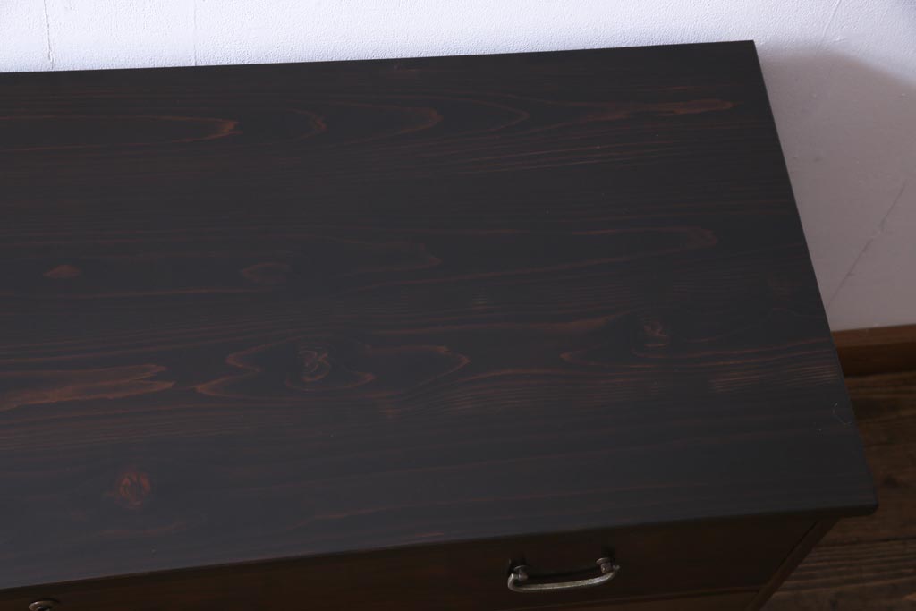 アンティーク家具　リメイク品　鉄脚付き　黒檀の艶が気品のあるシックモダンなチェスト(リビングボード、引き出し)