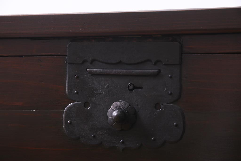 アンティーク家具　和製アンティーク　鉄脚付リメイク　古い趣きが魅力的な箪笥ローボード(リビングボード、和タンス)