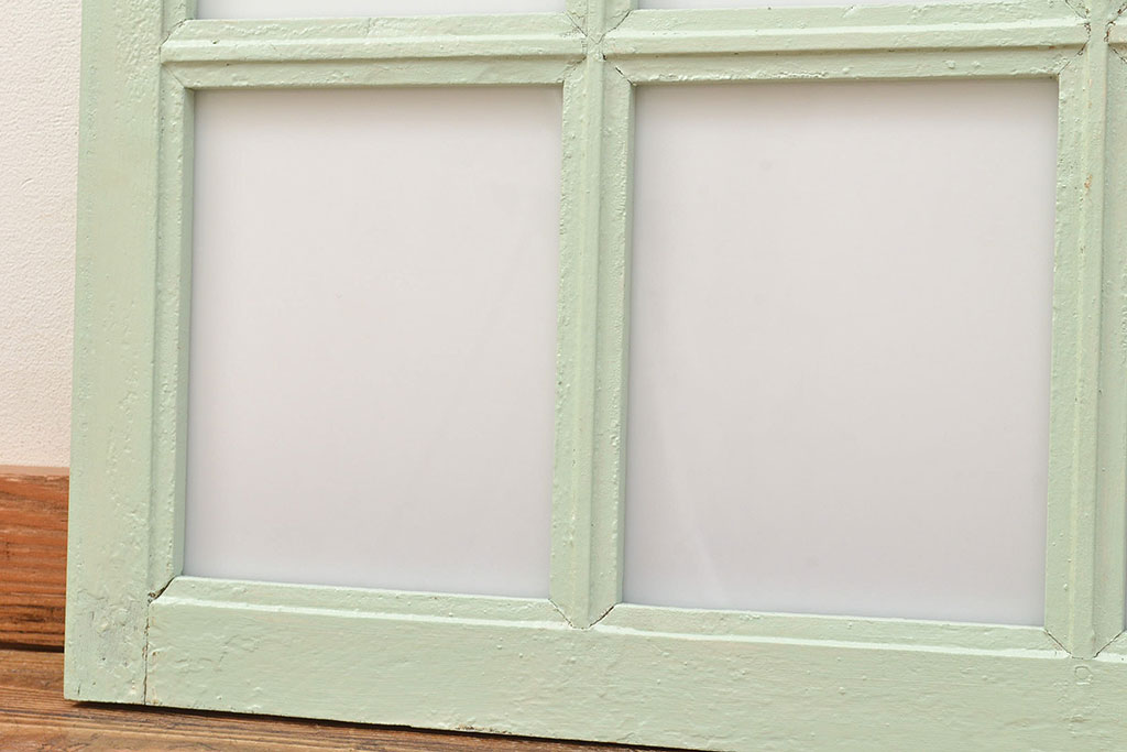 【加工実例】フランスアンティークのフィックス窓2枚に高品質リペアを施しました。現状のガラスからアクリル板へ差し替え、軽くて丈夫で安心!(はめ殺し窓)