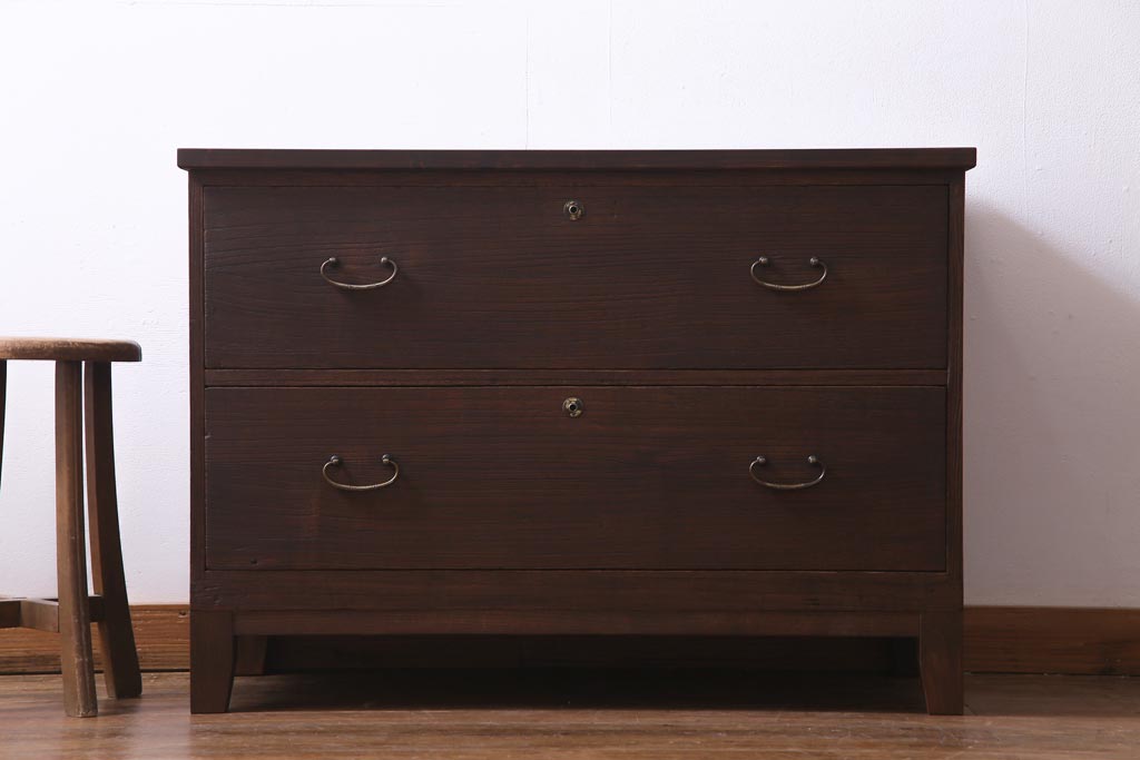 アンティーク家具　昭和初期　桐材　天板ヒノキ材　シンプルながら品のある脚付き箪笥ローボード(ローチェスト、衣装箪笥、テレビボード、桐箪笥、桐たんす)