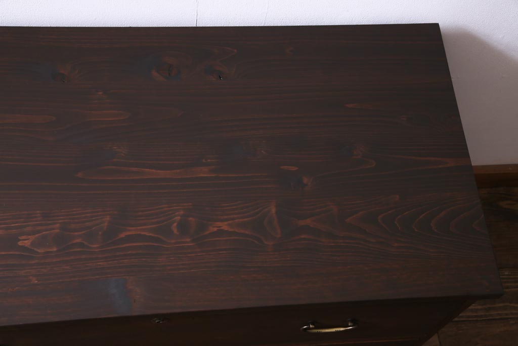 アンティーク家具　昭和初期　桐材　天板ヒノキ材　シンプルながら品のある脚付き箪笥ローボード(ローチェスト、衣装箪笥、テレビボード、桐箪笥、桐たんす)