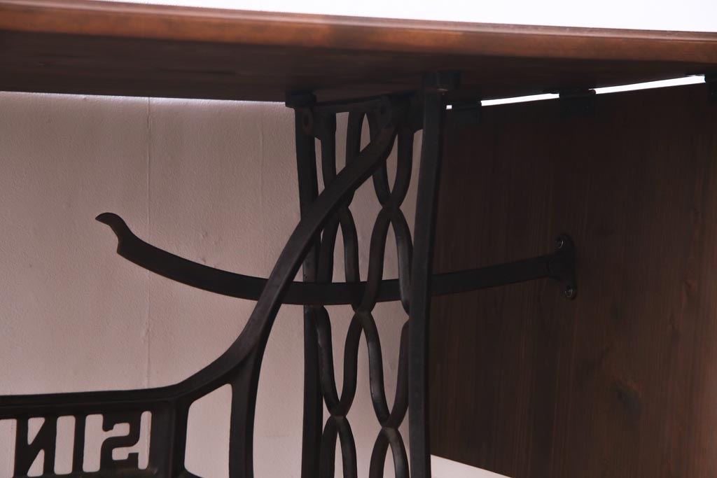シンガー社(SINGER)　天板ヒノキ材　リメイク　便利な補助テーブル付きミシンテーブル(シンガーミシン、バタフライテーブル、サイドテーブル、カフェテーブル)