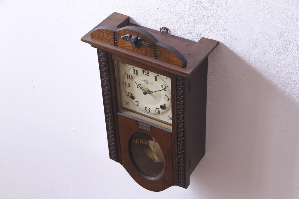 アンティーク雑貨　SEIKOSHA(精工舎、セイコー)　電池式　フクロウのモチーフが魅力的な掛時計(柱時計、振り子時計)